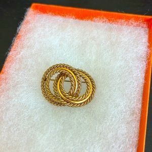 Vintage brooch - Alice Caviness - double loop